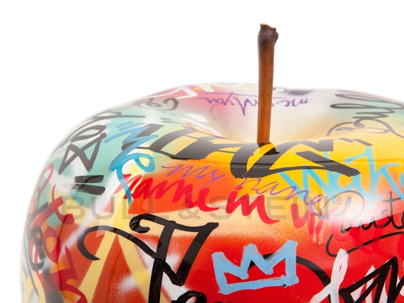 apple graffiti closeup3